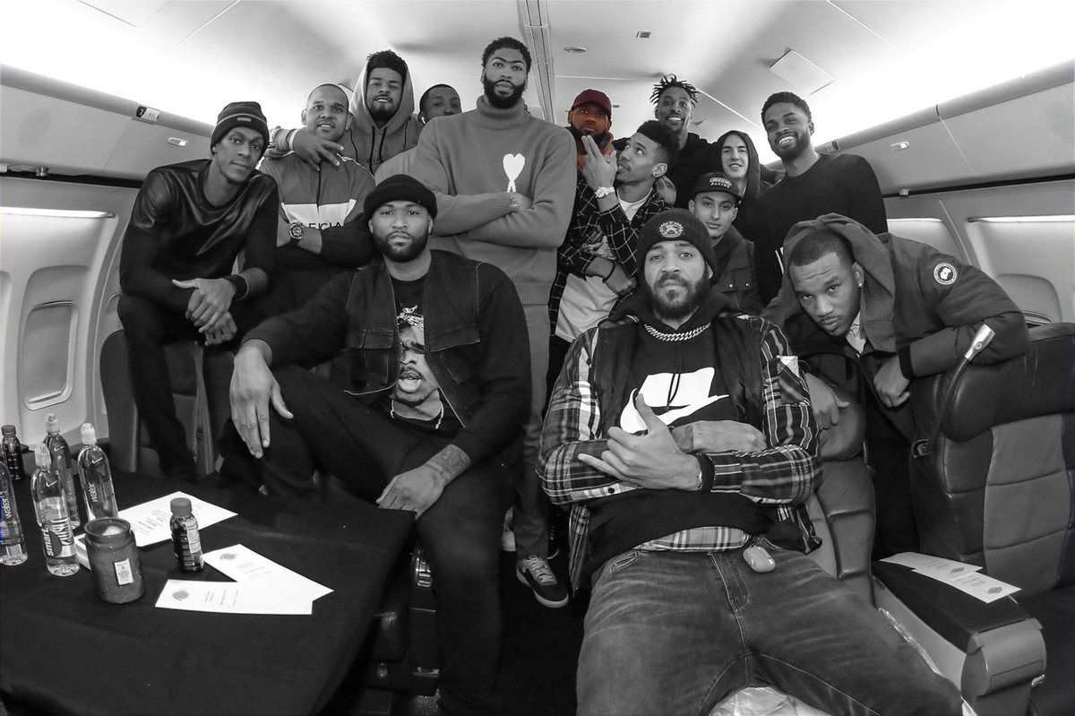 BronMuse's tweet photo. 2020 Lakers Championship team https://t.co/ggUOL6WasC