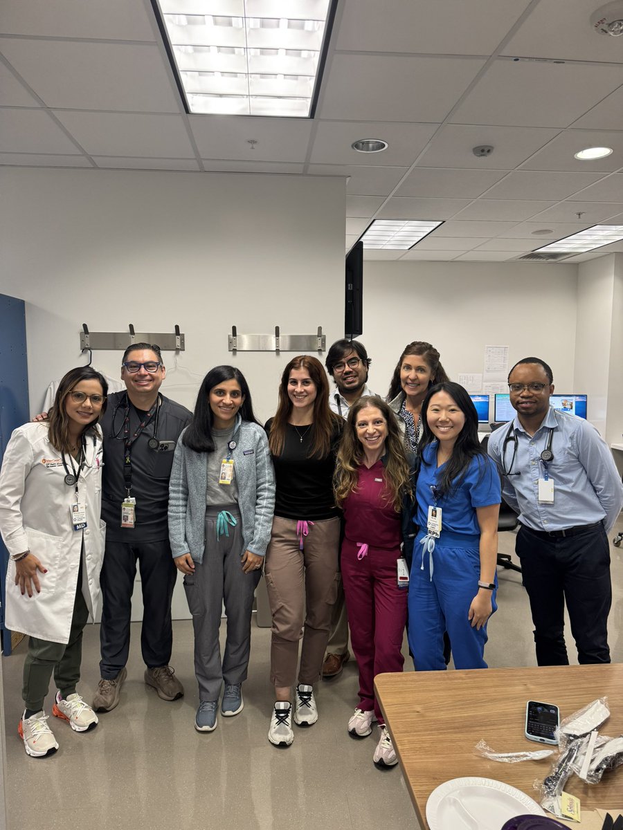 LSOM_HemOnc's tweet image. Welcome to our first-year hem/onc fellows! Day #1 on the hematology and oncology inpatient services with our amazing attendings @mazo_md and @AEDiazMD ! @mayscancer @UTHSAResearch @DrSAHaddad