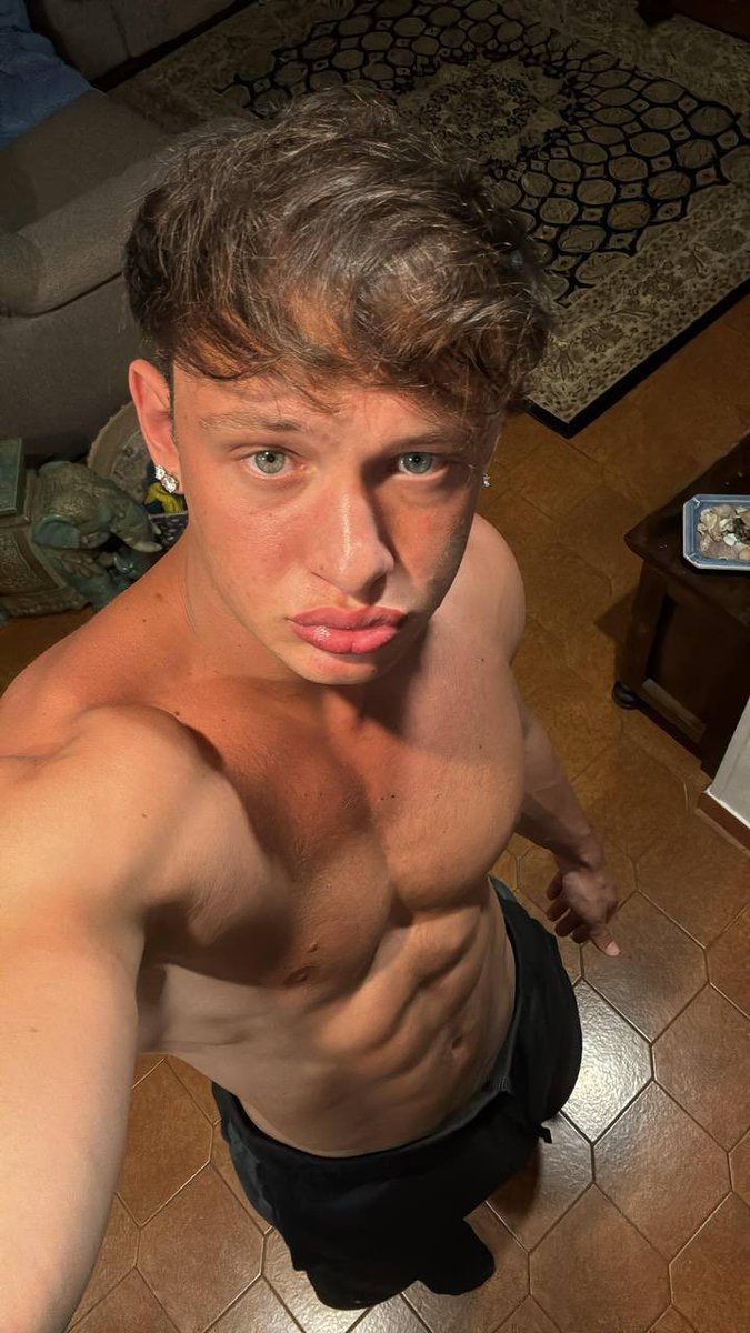 LELE___VIP's tweet photo. Ho appena finito di allenarmi 🔥 Vieni a guardare su OF i miei muscoli? 🙃

OF 🤍💙: https://t.co/A1EWVj5fts
TELEGRAM 🎁: https://t.co/aihiDida5s https://t.co/zrW0emVOLG