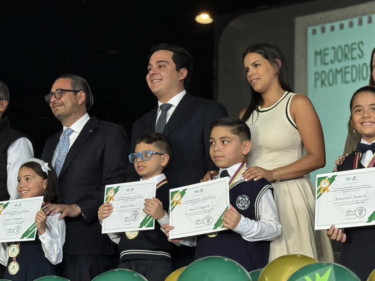 diegopadronb's tweet image. Hoy celebramos el Premio a la Excelencia Académica 2025, un homenaje al esfuerzo y la dedicación de los estudiantes más destacados de nuestros colegios en Baruta.
Estos jóvenes nos recuerdan que apostar por la educación es apostar por el futuro del municipio.
Desde Baruta…