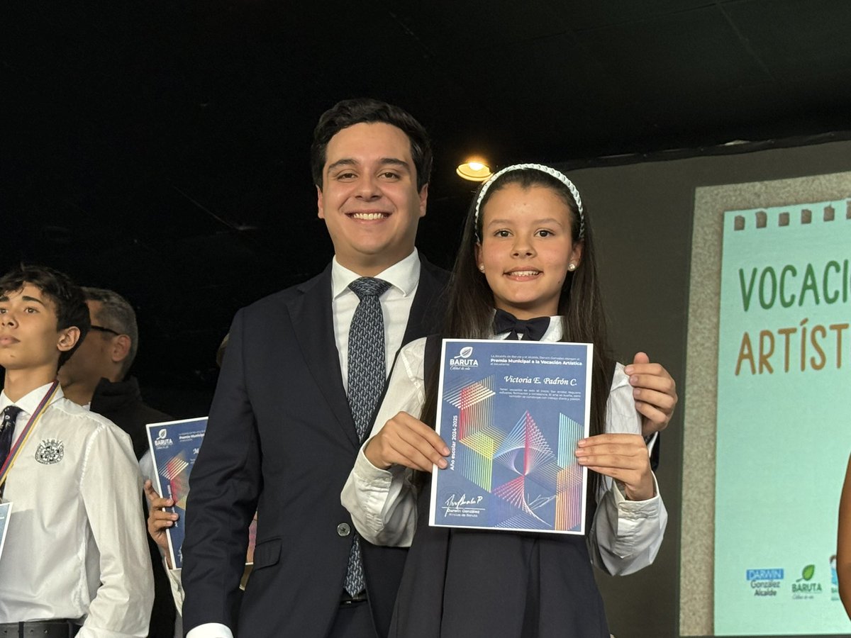 diegopadronb's tweet image. Hoy celebramos el Premio a la Excelencia Académica 2025, un homenaje al esfuerzo y la dedicación de los estudiantes más destacados de nuestros colegios en Baruta.
Estos jóvenes nos recuerdan que apostar por la educación es apostar por el futuro del municipio.
Desde Baruta…