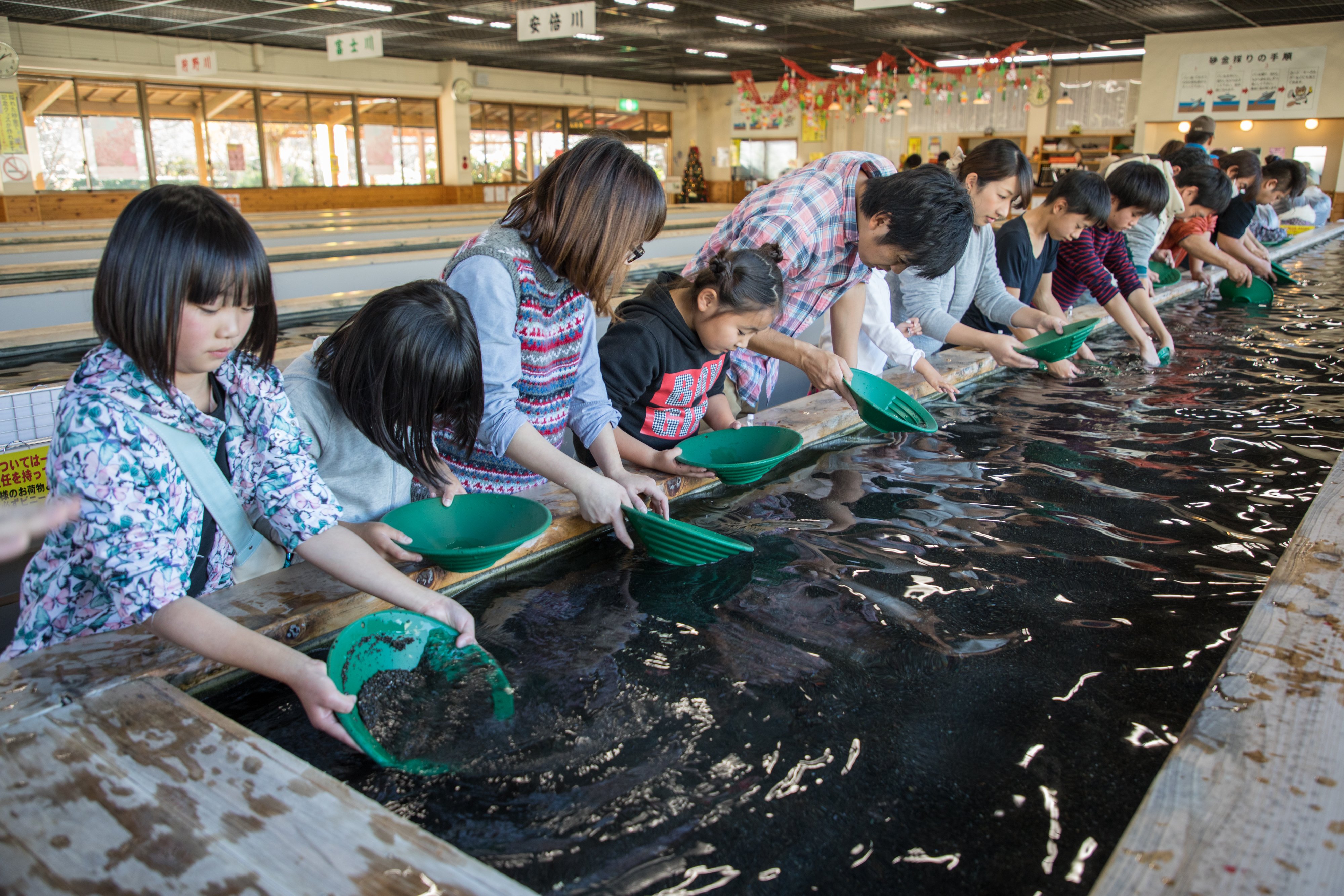 体験する | 西伊豆 土肥金山 | 家族で楽しめる金のテーマパーク