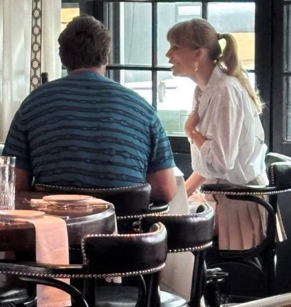 we love an icon that wears her own merch 😭