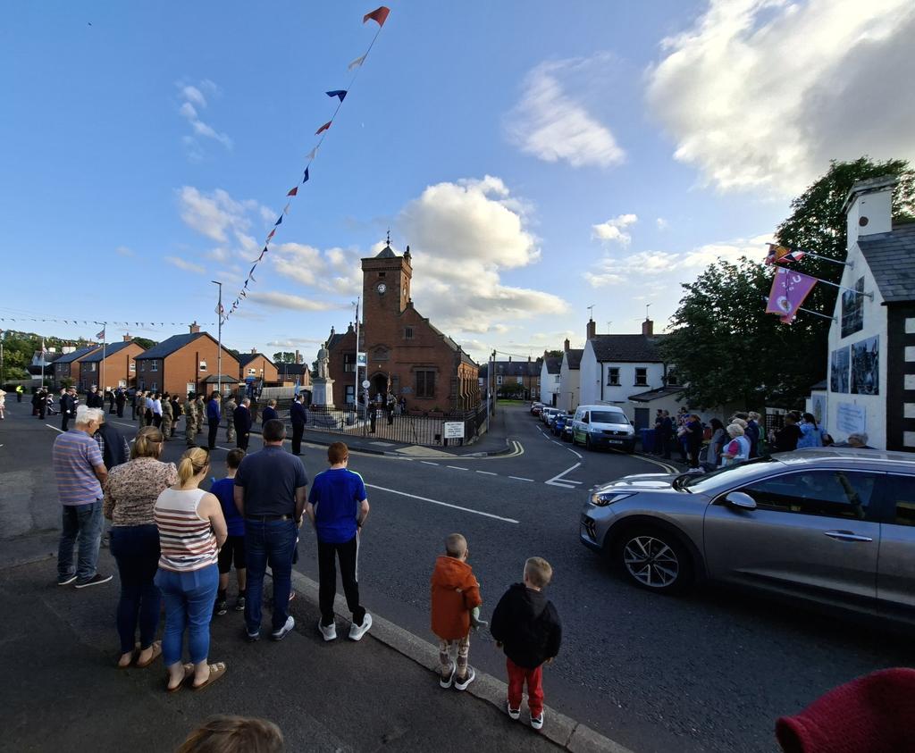 UlsterFrank's tweet photo. 1/2🧵 1 Jul 25 - #Somme Parade
#Donaghcloney, Co Down,
#NorthernIreland

#Seapatrick Flute Band🪈🥁

📸⬇️#Ulster Tower, #Thiepval
•#36thUlsterDivision [formed from 1912 UVF] on 1 Jul 1916 sustained 5k casualties; 2,069 KIA (11% overall British🇬🇧 casualties).
•Awarded 4/9 VCs🏅 https://t.co/FrPZqbWKkw