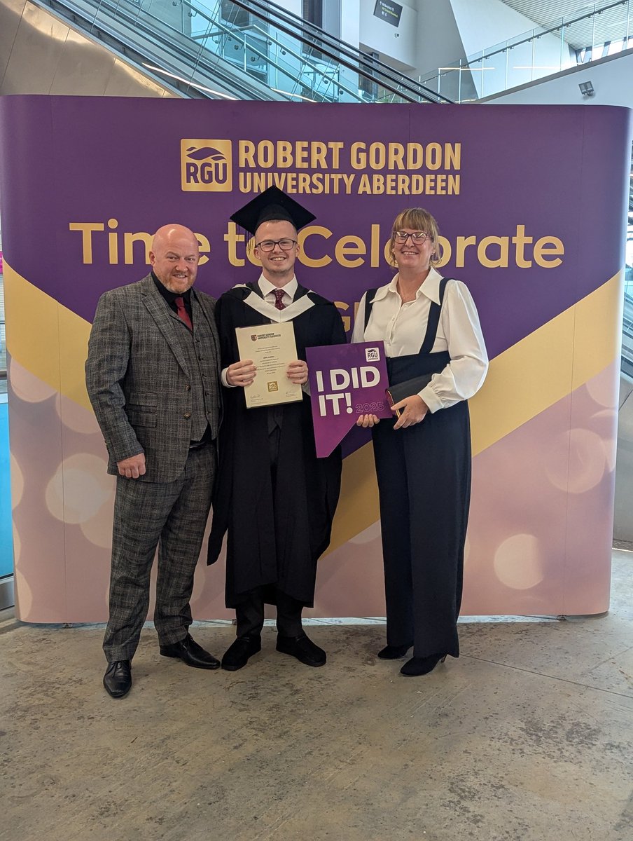 change_with_age's tweet image. Proud as punch watching our boy Graduate today 🎓
Bachelor of science with Honours in Sports coaching 👏🏼💙