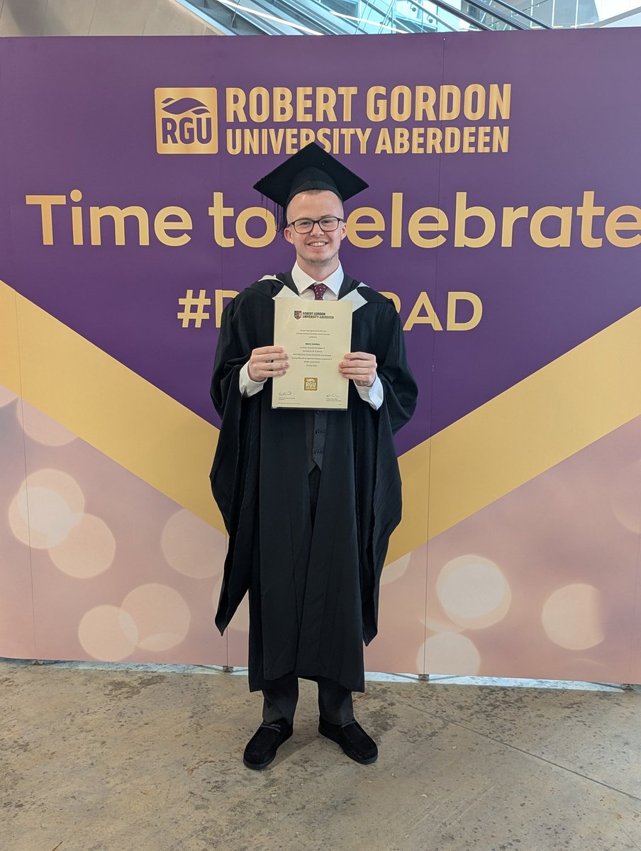 change_with_age's tweet image. Proud as punch watching our boy Graduate today 🎓
Bachelor of science with Honours in Sports coaching 👏🏼💙