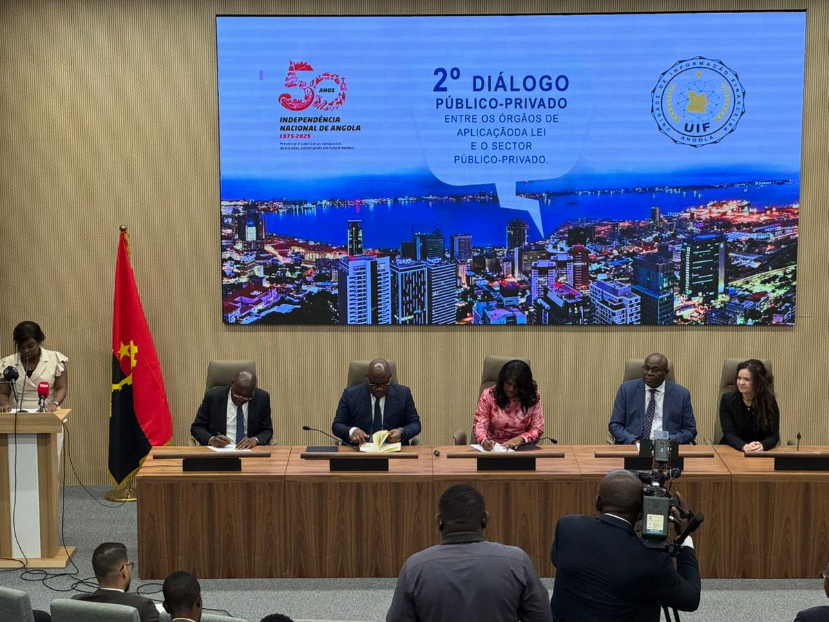 Manuela Carneiro tweet media