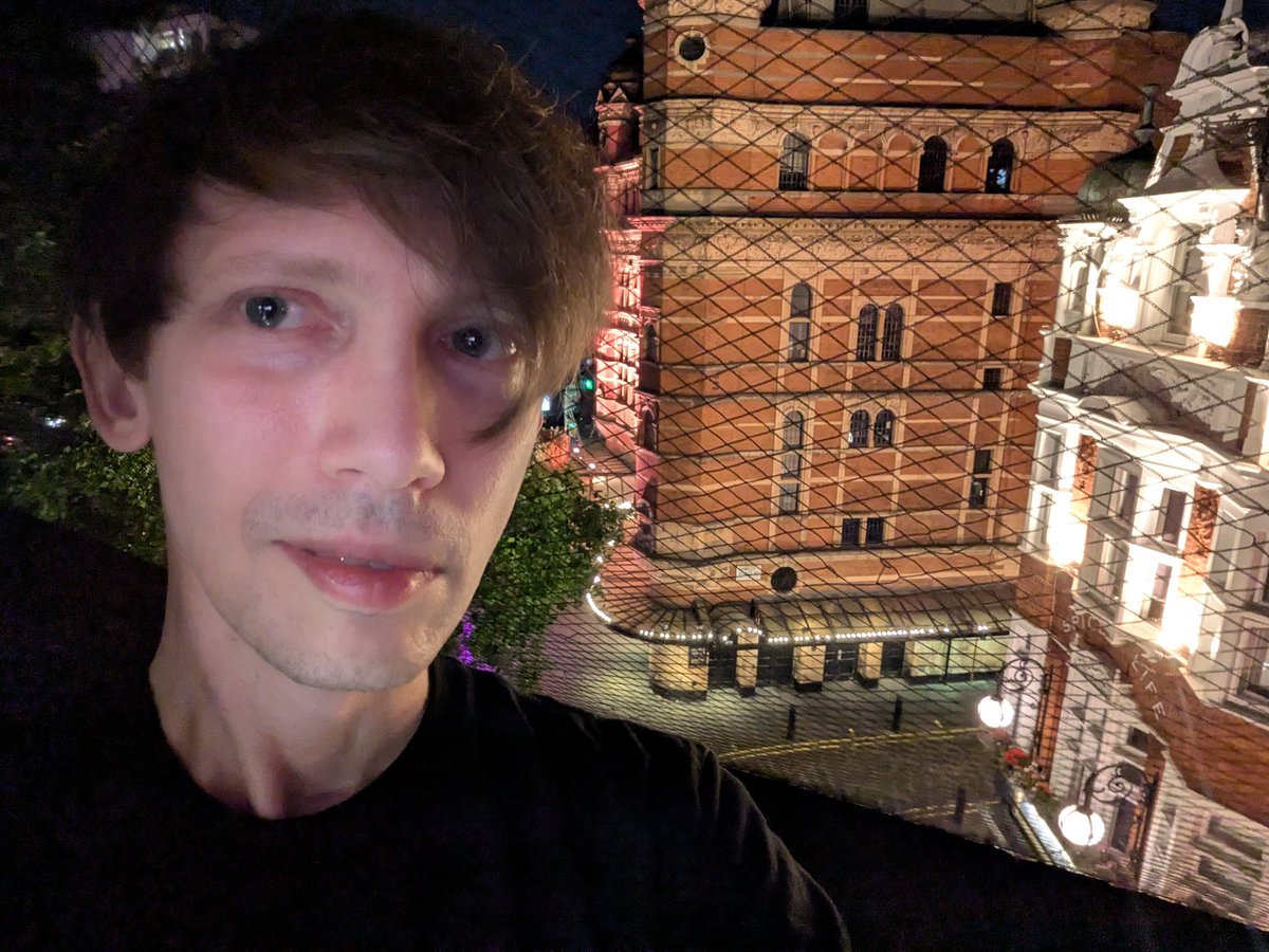 WaterflameMusic's tweet image. I did my interview in London today for the @newgroundsdoc Newgrounds documentary! 🔥🆖 I forgot to take a picture of it though, so here is me melting in the heat instead 🫠