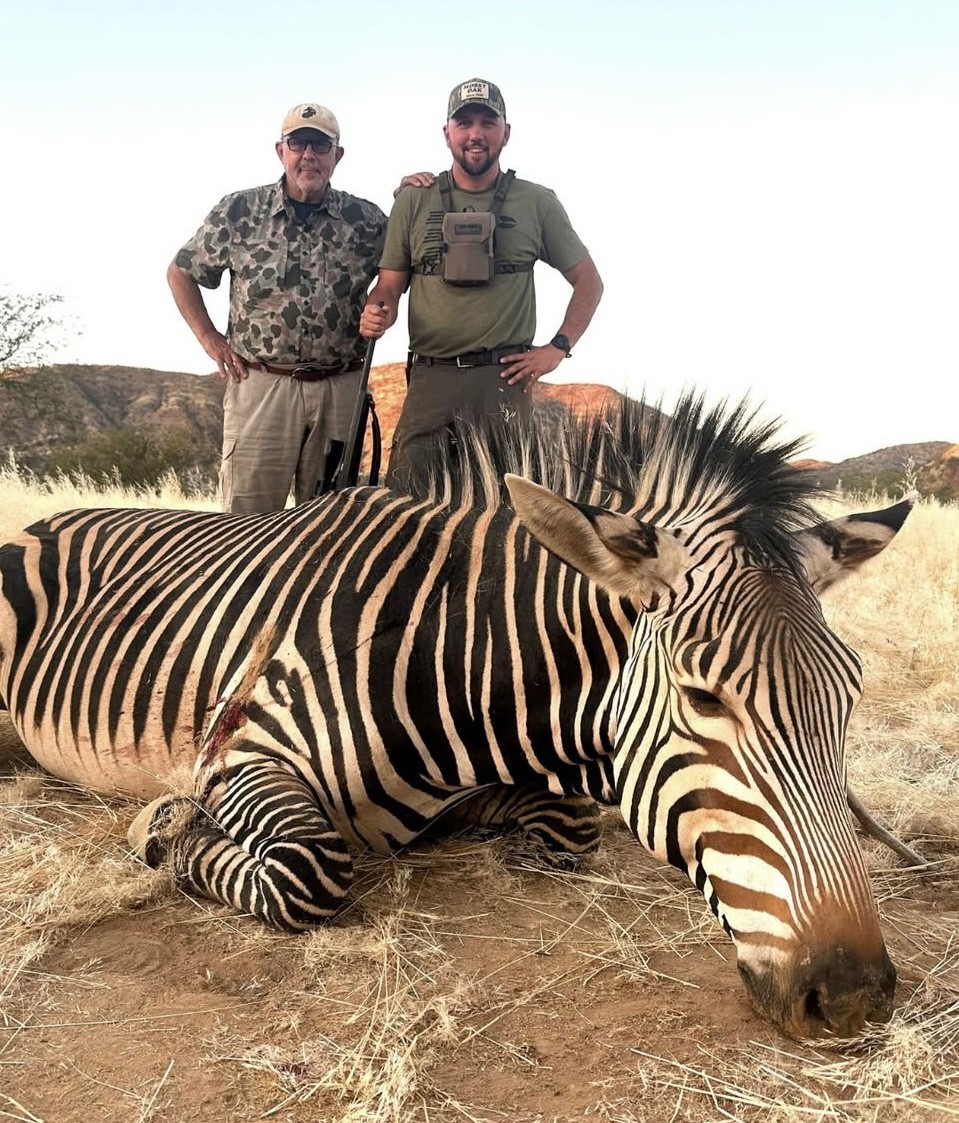 SPORTSMANchnl's tweet photo. Congrats to Mike Sr. from @SavageOutdoors & The One who recently got it done with a big zebra stallion in the Kaokoland bush. One incredible animal and an unforgettable moment.
#ITSINOURBLOOD #outdoors #hunting #zebra #stallion #africa #africanhunting https://t.co/kt615Ji6lK