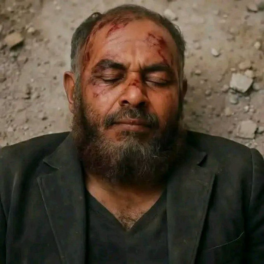 قتله داخل منزله وبين عائلته جريمه مكتمله  الأركان 
ولا تنتهي بالتقادم مهما كانت المبررات 
لم يهاجم مركز شرطه او مبنى حكومي للدوله حتى تقتلوه بهذه الطريقة وداخل منزله
أين النائب العام اين رئيس القضاء الأعلى 
لماذا لم تلجوا للعقلاء للتدخل بعيدا عن مهاجمته وعائلته في وسط منزله كان