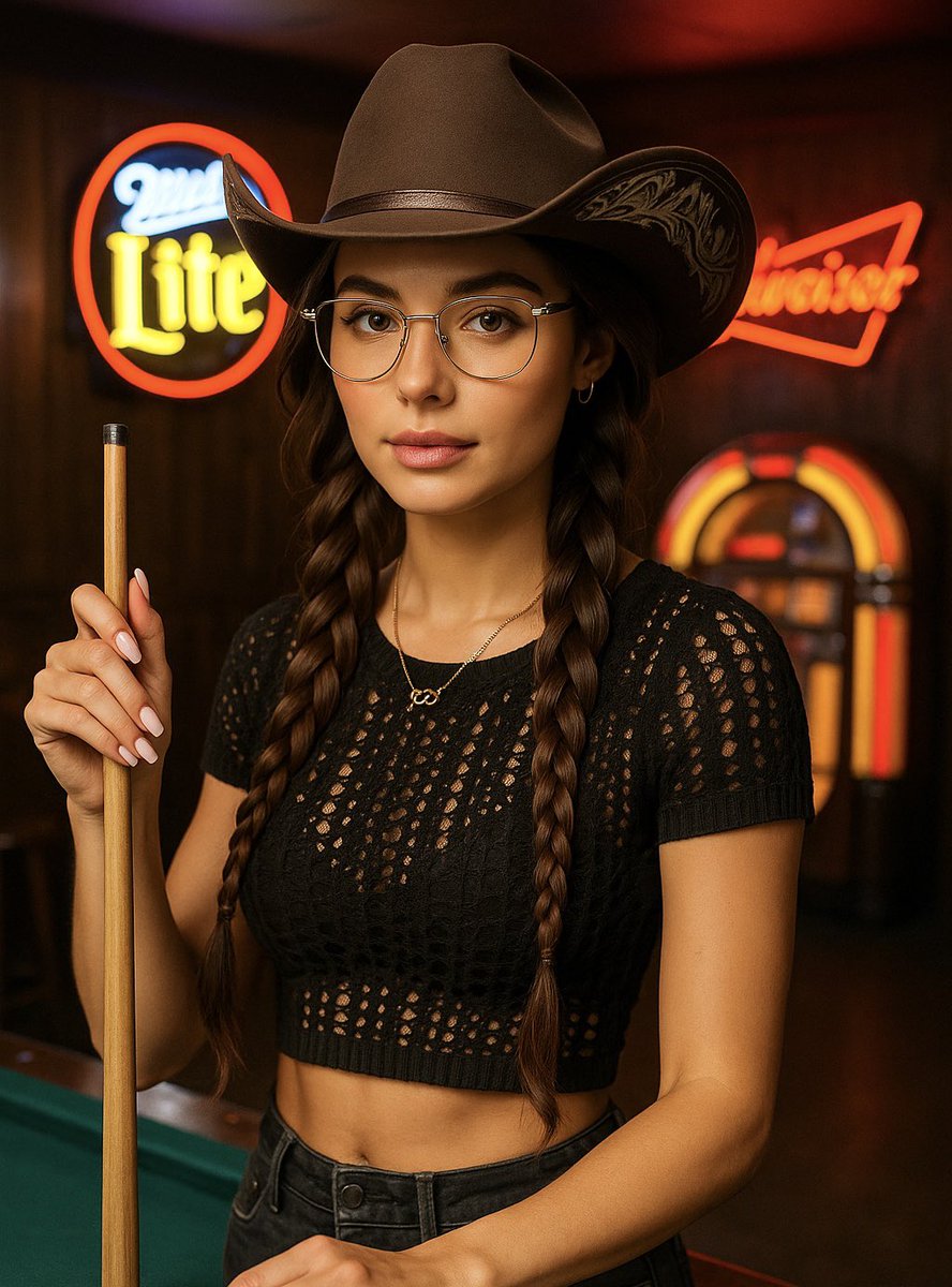 Lining up plans for the holiday weekend 🎆 One more day of work and then I don’t have to go back to reality until Tuesday! 🫶🏼