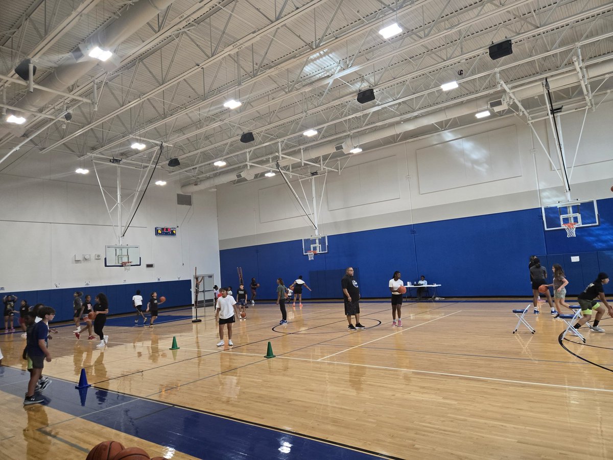 CEK_GBB_FanPage's tweet photo. 🏀 Camp Day ✌🏾 was AWESOME! @coach22ab @SheldonISD @pressboxboyz @15ballcoach @AniyaCooper03 @CroutJa https://t.co/fkDmj7oprz