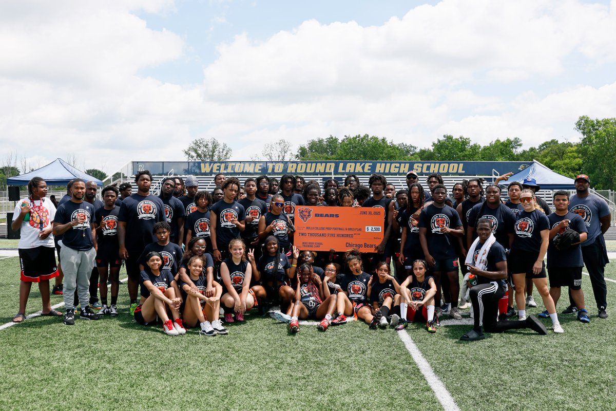 Each participating team received a $2500 donation to support boys tackle  and girls flag football at their schools., image size:1200x800
