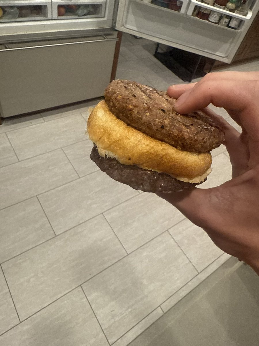 Lance2Wavy's tweet photo. Best way to eat a burger, argue w a wall. https://t.co/1hV9cSFSn0