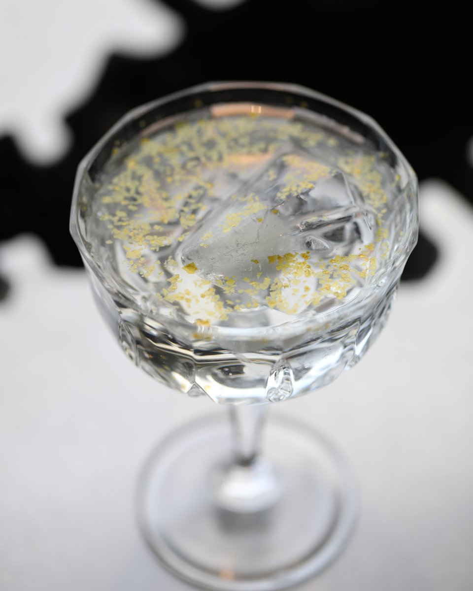 Enjoy a sip of luxury with our Diamond &amp; Gold cocktail!🍸