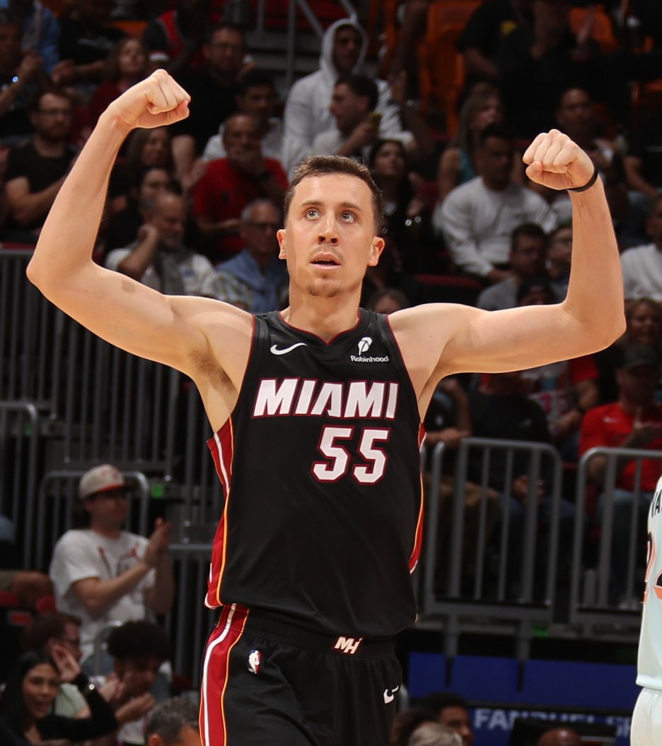 badboysbr_'s tweet photo. 🚨 O Detroit Pistons assinou com o ala-armador Duncan Robinson em um contrato de 3 anos por 48 milhões de dólares.

O Pistons adiciona o recordista de bolas de 3 do Miami Heat para substituir as perdas recentes no elenco. https://t.co/mKGtRER14W