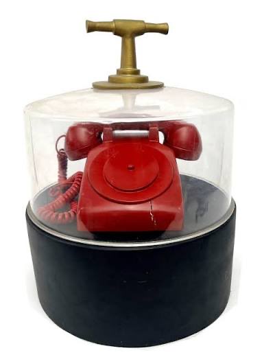 aid01's tweet image. Marco Silva’s phone always at the ready