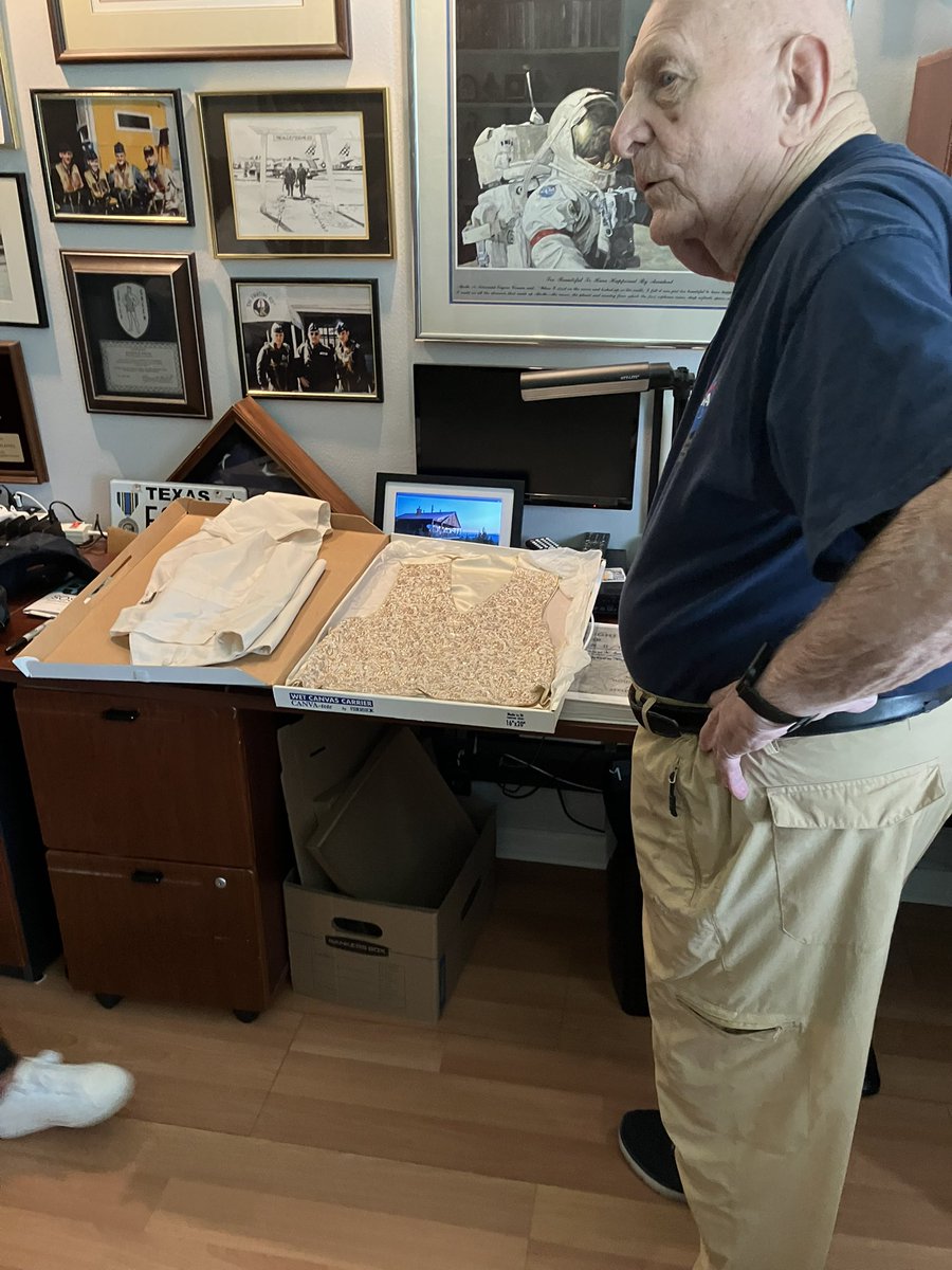 David Chilenski (@dwc_cfi) on Twitter photo Today, I was honored to meet Parks’ most famous alum and former NASA Chief Flight Director, Gene Kranz.
Gene is donating memorabilia to the school to be on permanent display.
He was very generous with his time and shared many tales of his storied career.
<a href="/SLU_SSE/">SLU School of Science and Engineering</a> Today, I was honored to meet Parks’ most famous alum and former NASA Chief Flight Director, Gene Kranz.
Gene is donating memorabilia to the school to be on permanent display.
He was very generous with his time and shared many tales of his storied career.
<a href="/SLU_SSE/">SLU School of Science and Engineering</a>