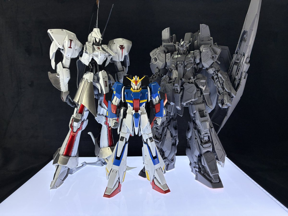 MG Zガンダムとの大きさ比較
ついでにとさしんZガンダムも😁
レッドミラージュの大きさもですが、引けを取らないとさしん版の大きさも確認できました🤭
#キット比較
