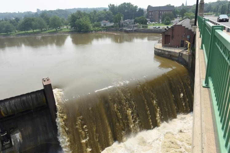 To repair one of the bascule gates at the Turners Falls dam that caused 445 gallons of hydraulic fluid to spill into the Connecticut River, FirstLight Hydro Generating Co. will be lowering water levels upstream of the dam during the week of July 7. recorder.com/Repairs-at-Tur…