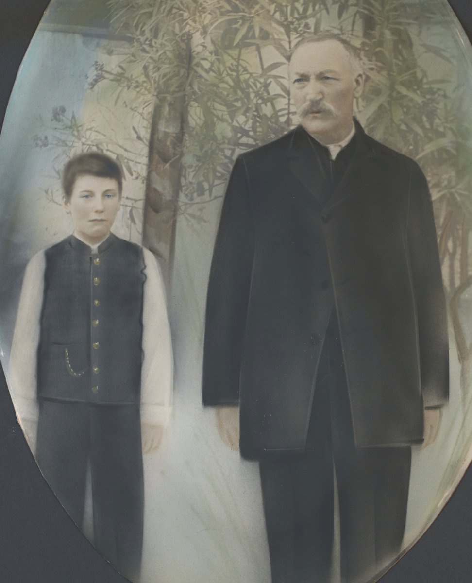 Had a great time last night at the Evanston Public Library, where I, along with eight other writers, read about a treasured item in our possession. I talked about two late 1800s photos of my great-grandfather and great-grandmother. Read about the event:
evanstonroundtable.com/2025/07/01/sto…