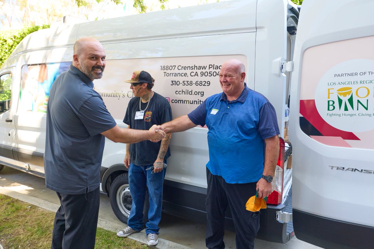 Herbalife's tweet image. Herbalife proudly donated approximately 4,000 pounds of produce from our Mark Hughes Cafe to Community's Child, in partnership with the Los Angeles Regional Food Bank. Together we're helping feed families and build a healthier, stronger community #Herbalife