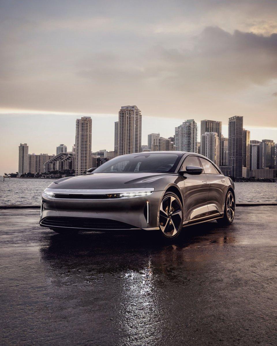 lisas_talent's tweet image. It's stunning when you pull up – and thrilling as you pull ahead.
Lucid Air delivers power and style in perfect balance.