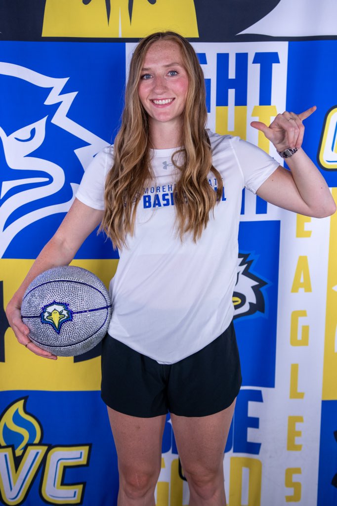 New staff. New squad. New standard.
Old-school work ethic meets next-gen energy.
Let's fly!🦅
#WBBSoarSzn  #SkoEags💙💛