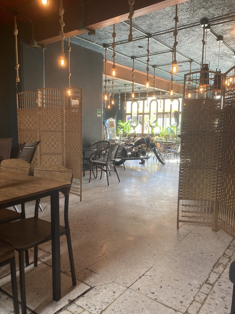 Helluva #cafe day out by station Los Reyes en la linea A!!

First a cool upstairs terrace overlooking a park with gorgeous &amp; tasty #chilaquiles then a fantastic cafe &amp; #bar.

Vamos!!

#MejorDeCDMX 

maps.app.goo.gl/jzfyNHBMoDUKMg…

maps.app.goo.gl/wdtNd1mJNmY5S4…