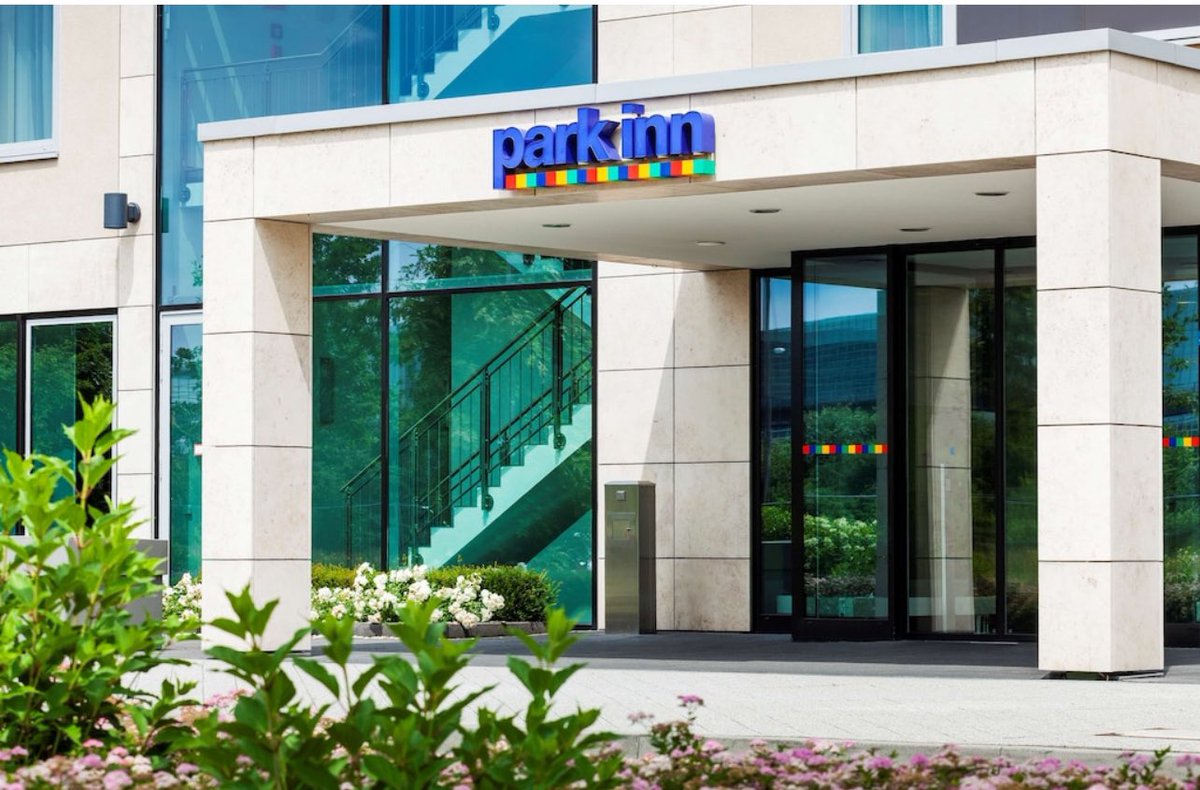 MYSAVVYTRAVELER's tweet image. Hey @Radisson @RadissonBlu @RadissonRewards we’re loyal premium members. Tried ur call center to fix urgent booking glitch for Frankfurt airport hotel. Philippines call center powerless to fix but worst of all “we’ve no supervisor for you to speak to.” Seriously? @ChoiceHotels