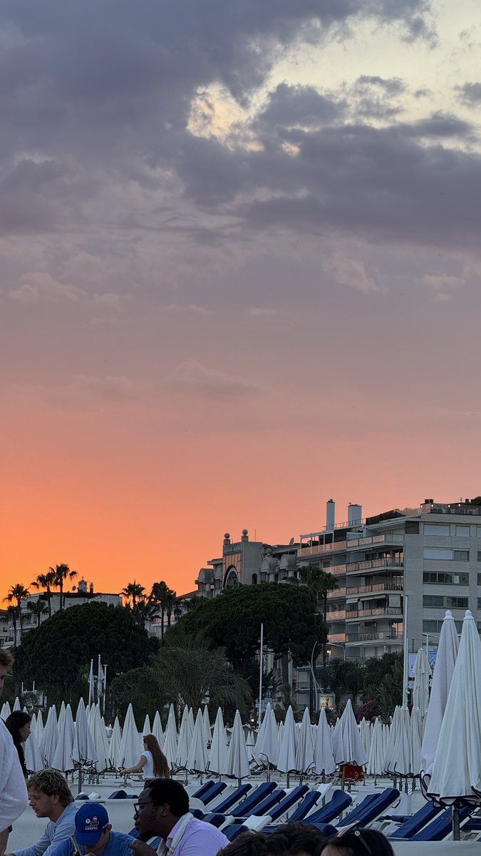 raiauad's tweet image. Sunset, beach, wine and crypto event 🌅
