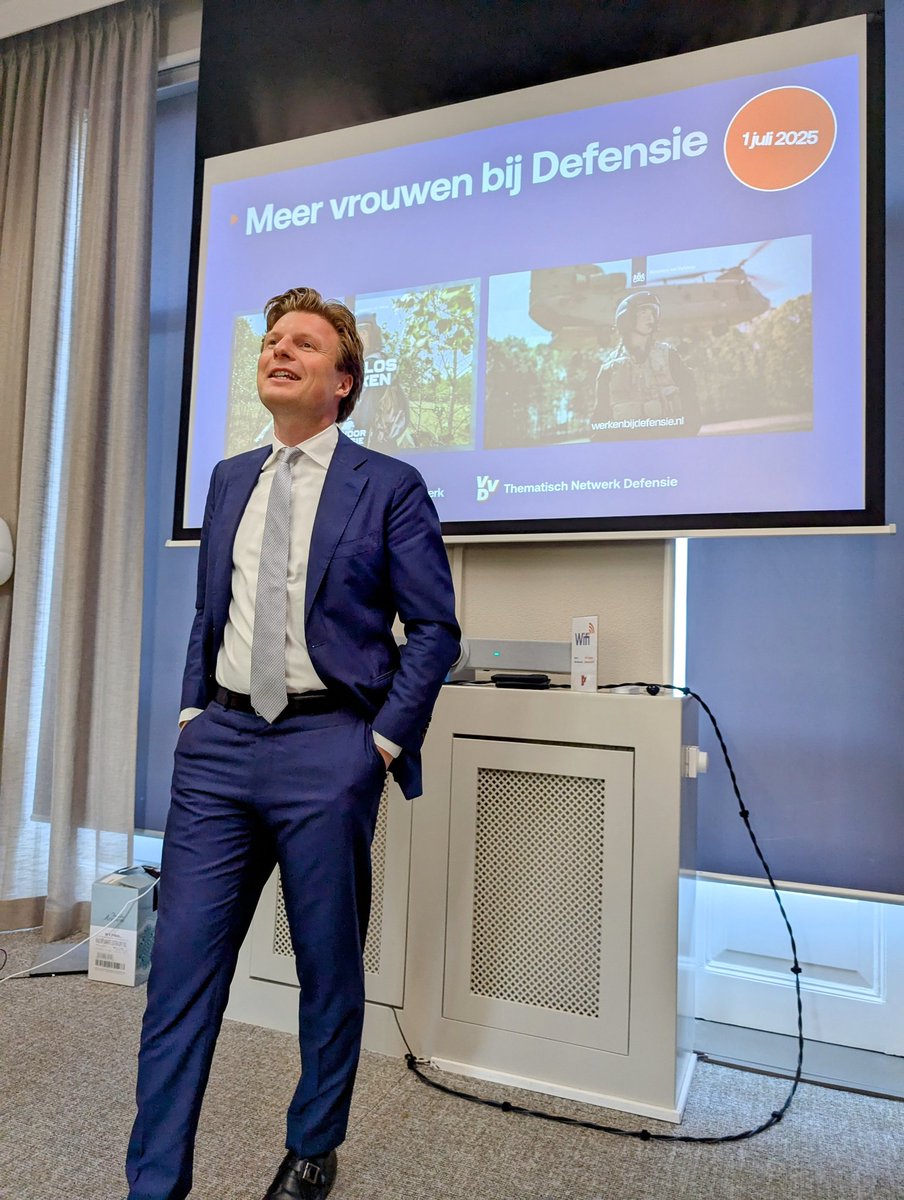 Hoe krijgen én houden we meer vrouwen bij Defensie? Deze vraag stond vanavond centraal in gesprek met <a href="/DefensieMin/">Ruben Brekelmans</a> <a href="/rubenbrekelmans/">Ruben Brekelmans</a>. Het werd een eerlijk, mooi gesprek. Over gelijke kansen, talentontwikkeling en knokken tegen onjuiste beeldvorming.