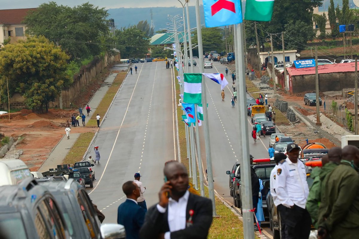 GovWike's tweet image. Commissioning of Collector Road CN8 (Asuquo Okon Street) from Arterial Road N5 (Obafemi Awolowo Way) to Arterial Road N1 and other connecting Roads in Dakibiyu today.

Thank you Mr President. 
Thank you Mr Vice President.