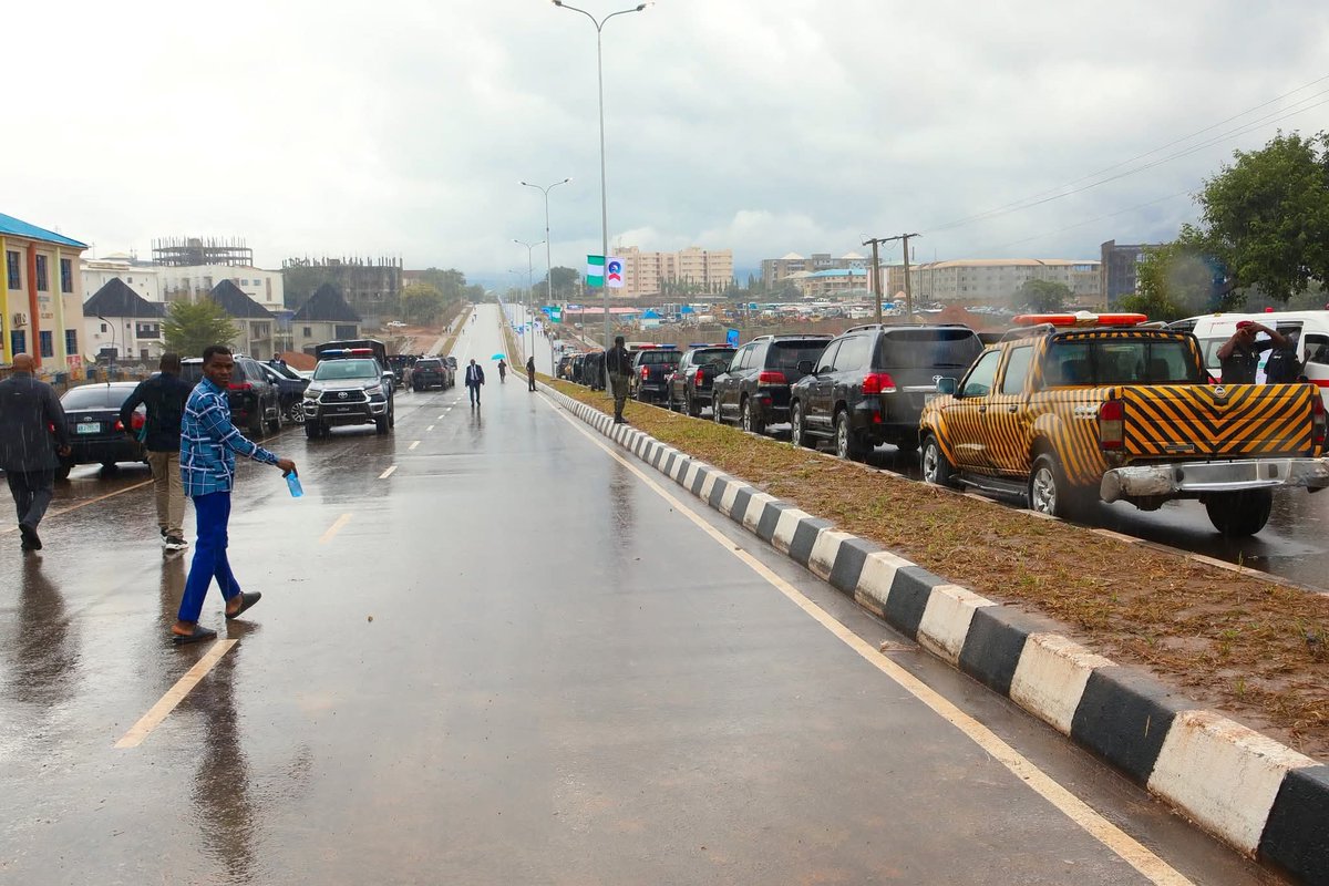 GovWike's tweet image. Commissioning of Collector Road CN8 (Asuquo Okon Street) from Arterial Road N5 (Obafemi Awolowo Way) to Arterial Road N1 and other connecting Roads in Dakibiyu today.

Thank you Mr President. 
Thank you Mr Vice President.