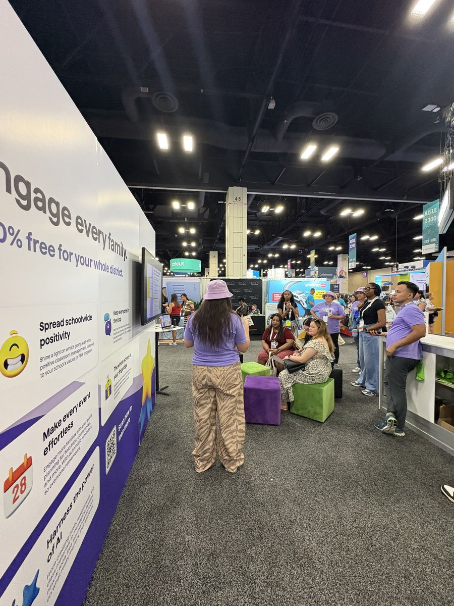 AlyssaCuevas_'s tweet image. Had the best time leading a session at #ISTELive25 highlighting my 1st grade Space Rangers running the classroom like tiny CEOs 🤪 💼✨
Thanks @ClassDojo for helping us build leadership one Dojo point at a time! @hisd_SRE @ISTEofficial