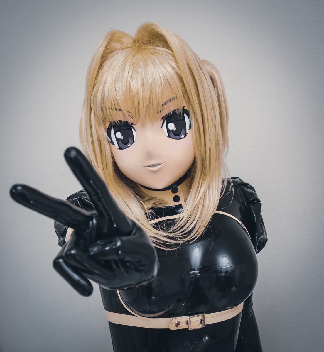 ⚫️✌
📷&amp; special thanks:<a href="/kig_so/">きぐそら</a>
#ラバー #rubber #胶衣 #latex #kigurumi #着ぐるみ