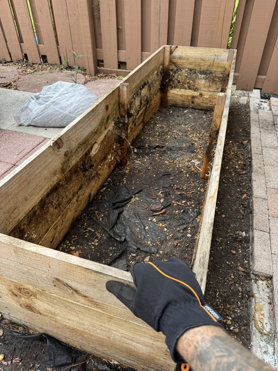 seanoldCRE's tweet photo. Moving the planter. Break it down into phases. 
1. Uproot, prep, sanitize 
2. Move structure to new location 
3. Let it sit for six months…. 😂 https://t.co/rnHfnYfgb1