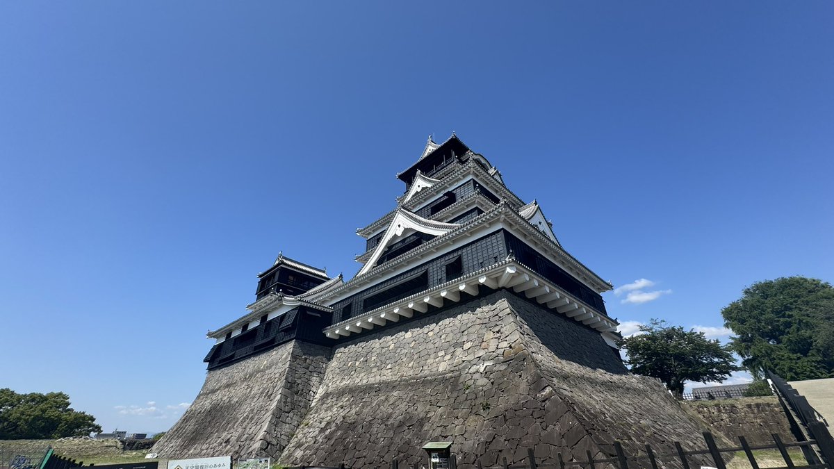 おはようございます。

光に当たった人生を歩みたいのに日陰を探して歩いてるのなんか皮肉なもんですよね。興味深い。

みなさん熱中症には気をつけて！！