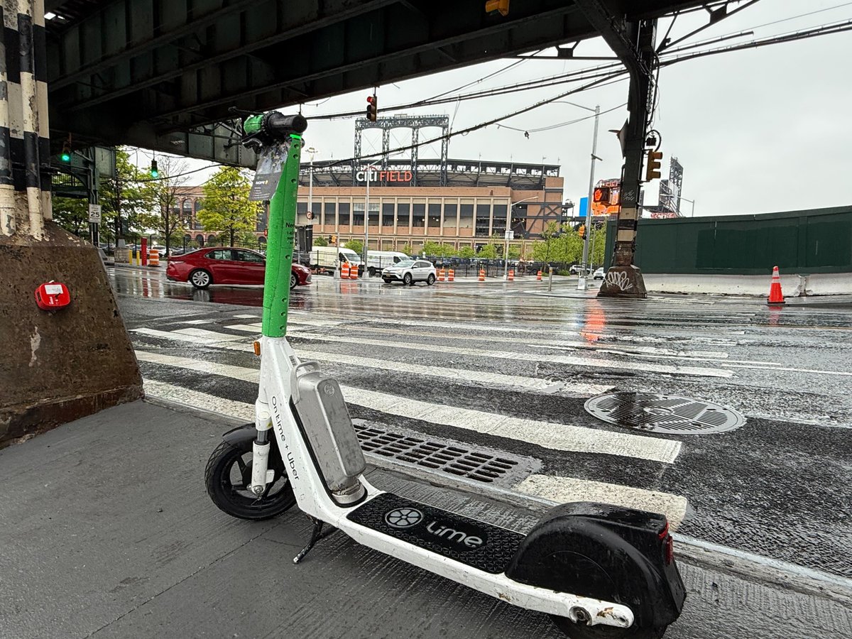 Headed to Citi Field? ⚾ Skip the traffic &amp; ride Lime! 🛴

🚨 Ride 2 hrs before &amp; after the game
📍 Park at our zone on Seaver Way — steps from home plate

Time to take you out to the bike lane 💚

<a href="/NewYorkMets/">New York Mets</a> 

#RideLime #CitiField #Mets #Queens #Micromobility