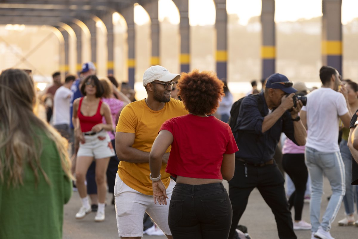 HudsonRiverPark's tweet image. Get ready to move this summer with Hudson River Park! NYC’s hottest summer dance parties, Dance is Life with Abdiel and Natasha Diggs. Or step into summer at Sunset Salsa on Pier 76 with Talia Castro-Pozo and her dynamic crew. Feel the rhythm and dance through every sunset.