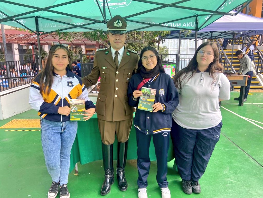 Aspirantes a oficiales de la <a href="/EscuelaCarab/">EscuelaCarab</a> se encuentran difundiendo el proceso de Admisión 2026 en la región, visitando medios de comuniciación y establecimientos educacionales para dar a conocer los requisitos para ingresar a la Institución. 
#CarabinerosDeTodos