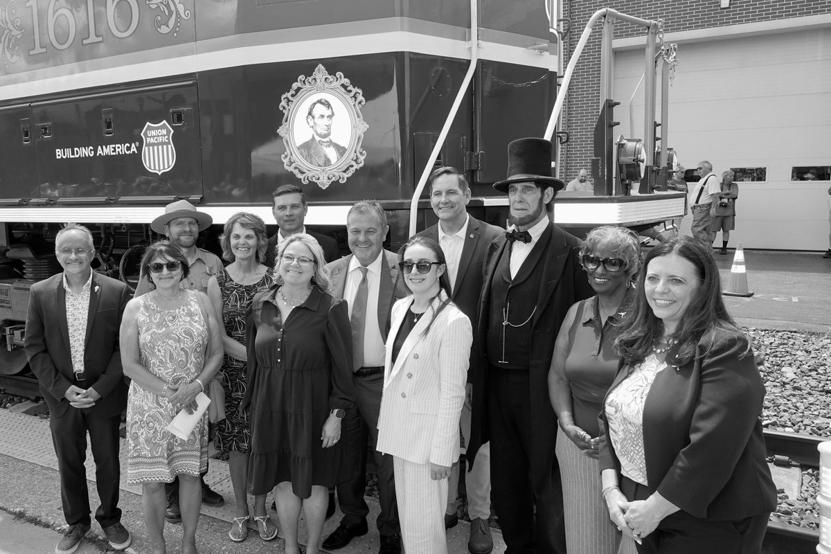 IllinoisRail's tweet photo. @UnionPacific, I think we have a winner for the 2026 UP calendar!  

Incredible day in Springfield, IL celebrating this amazing railroad, our greatest President, and the importance of the Transcontinental Railroad on the 163rd anniversary of Abraham Lincoln signing the Pacific Railway Act.

Happy birthday UP, and thank you Mr. President! 

(photo credit:  Brian Bowles, Springfield IL)