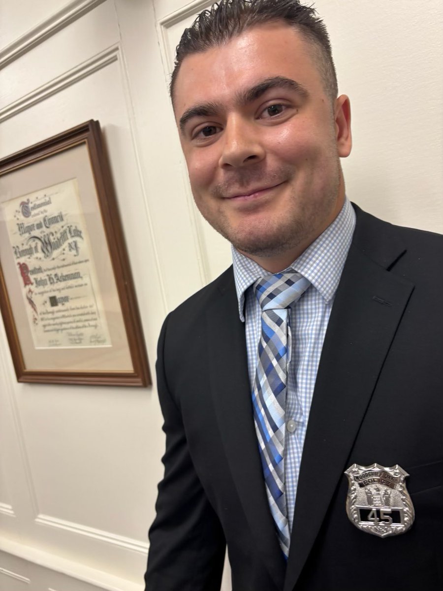 JimRobertsonQB's tweet photo. Big shoutout & congrats to former @MUHawksFB QB & Captain @frankie7savino for being sworn in to protect & serve today!
Frank is the epitome of #ForTheRoom. Elite leader. Elite teammate. Elite work ethic.
Can’t wait to see all of his future success. He was born for this!
🇺🇸 https://t.co/dqzjaQGB3Q