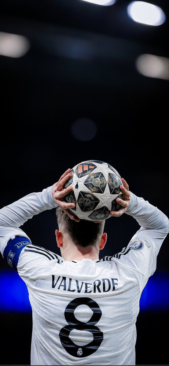 この人ほんまに化け物
シーズン通していろんなことして
CWCでは、スタメンキャプテンもしてるし
今日の試合ではいろんなところに顔出しててほんまにこの人はなんなんって笑いが止まらんかった。とりあえずベスト8進出次はドルトかな？勝って今シーズンちゃリオンのパリも勝ち上がって戦いたいんで勝と