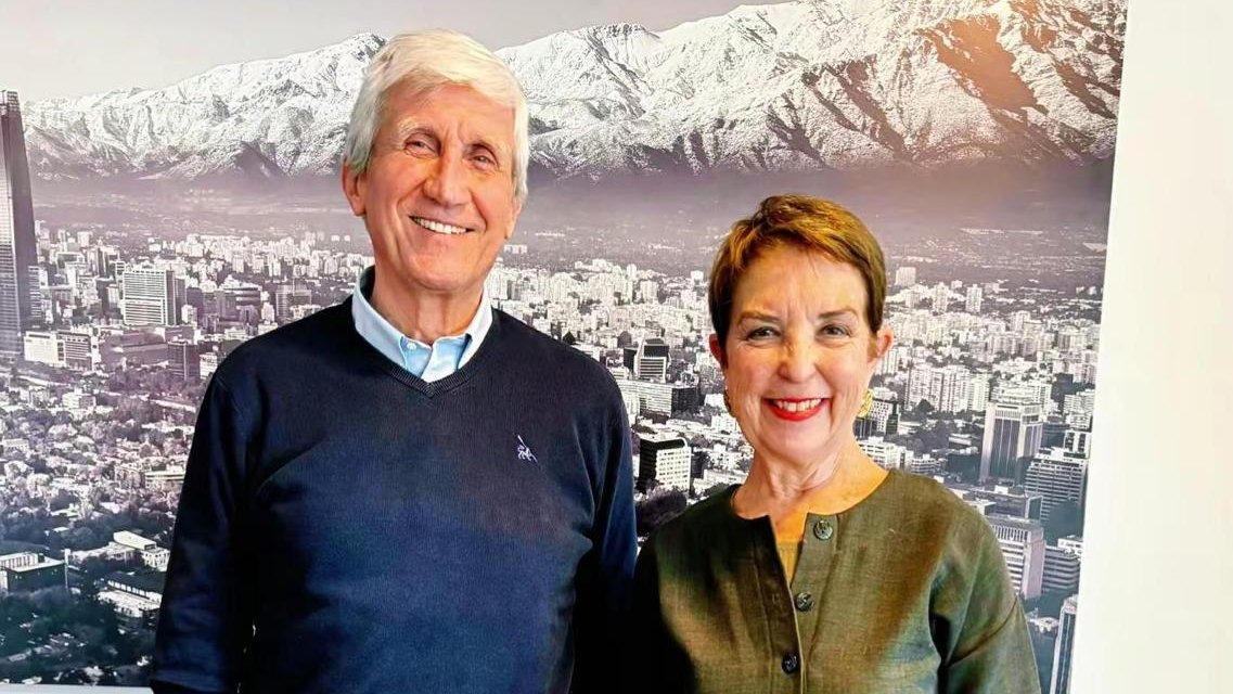 Gloria Hutt Hesse (@gloriahutt) on Twitter photo Como presidenta de <a href="/COPSACHILE/">Copsa Chile A.G.</a>, hoy participé de mi primera sesión en el Directorio del Consejo de Políticas de Infraestructura (CPI), que lidera el exMandatario Eduardo Frei.
¡Agradezco la cálida bienvenida, y continuamos trabajando! Como presidenta de <a href="/COPSACHILE/">Copsa Chile A.G.</a>, hoy participé de mi primera sesión en el Directorio del Consejo de Políticas de Infraestructura (CPI), que lidera el exMandatario Eduardo Frei.
¡Agradezco la cálida bienvenida, y continuamos trabajando!