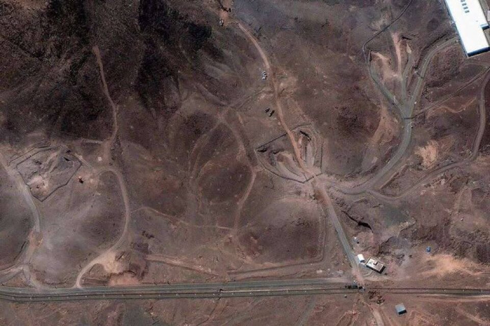 PKurzin's tweet image. Over a week later and one of #Iran’s Fordow entrances is already accessible once again.