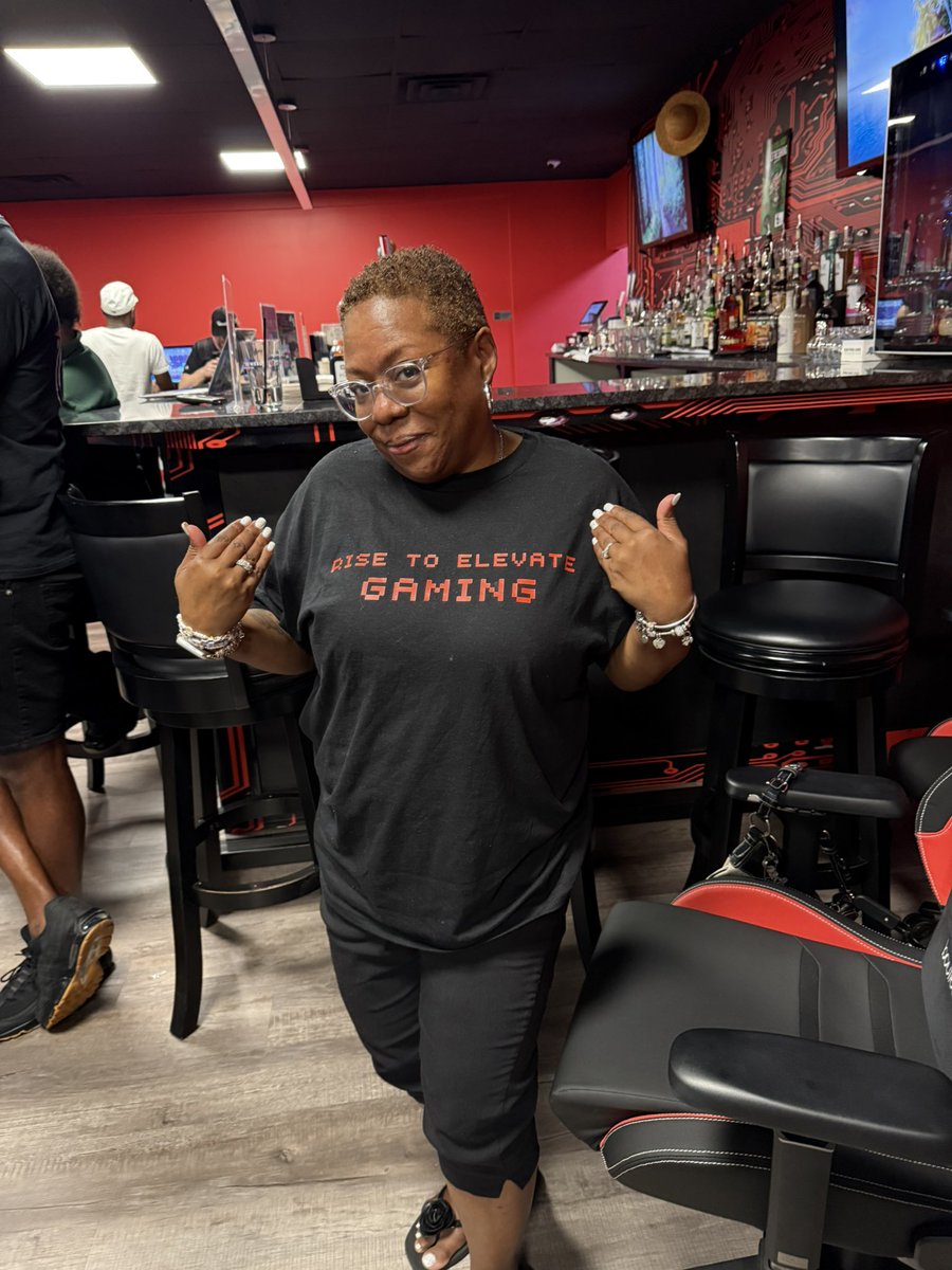 Charleston Showdown #4 In The Books ‼️

Be on the lookout for the next one ‼️

🏆 - <a href="/Skothyy/">Wesley</a> 

📣 - <a href="/Sinplyjin/">AsakuraXV</a> <a href="/blibulon/">blibulon</a> 

🚀 - <a href="/Frankie_DaG/">Frankie Da G</a> 

#Charlestonsc #fgc #tekken8 #mk11