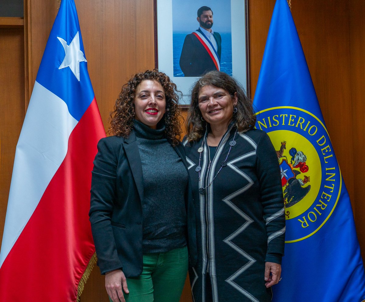 Delegación Presidencial Regional de Los Lagos (@dprloslagos) on Twitter photo 📍 En el marco de un saludo protocolar, la Delegada Paulina Muñoz se reunió con la directora regional de <a href="/SernamEGLosLago/">SernamEG Los Lagos</a> y la seremi de <a href="/MMEG_LosLagos/">Seremi Mujer y Equidad de Género Los Lagos</a>, con quienes abordó los principales desafíos en materia de prevención de la violencia contra las mujeres. 📍 En el marco de un saludo protocolar, la Delegada Paulina Muñoz se reunió con la directora regional de <a href="/SernamEGLosLago/">SernamEG Los Lagos</a> y la seremi de <a href="/MMEG_LosLagos/">Seremi Mujer y Equidad de Género Los Lagos</a>, con quienes abordó los principales desafíos en materia de prevención de la violencia contra las mujeres.