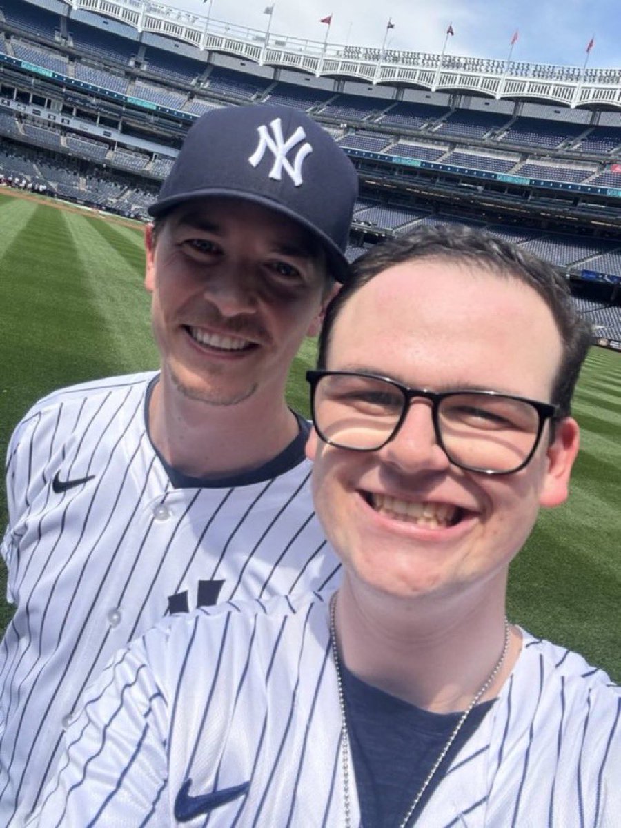 ridethevibes29's tweet photo. @JohnnyGiunta_ His hairline should be illegal #TurkeySoon https://t.co/oZEMtGMPqA