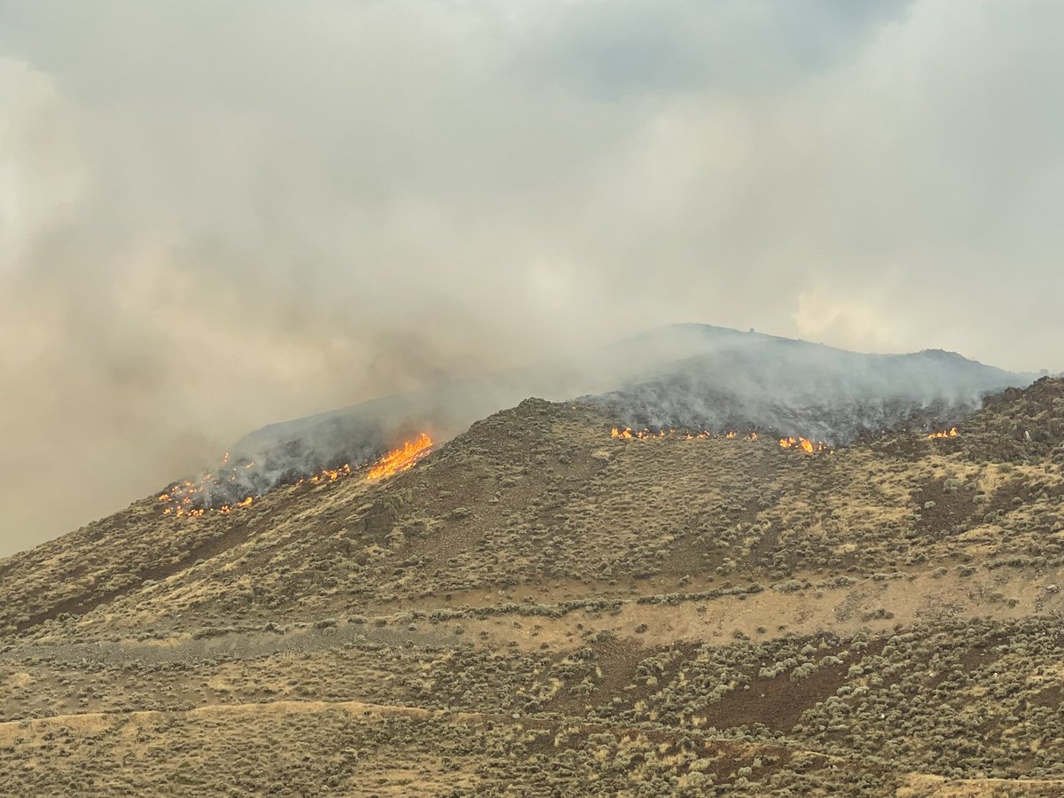 ⚠️#BarronFire aerial firefighting has been grounded due to drone activity. Please do not fly drones around fire scene. <a href="/CityofReno/">City of Reno</a> <a href="/RenoFireDept/">Reno Fire Department</a>